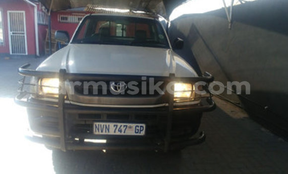 Tenga Tsaru Toyota Hilux Chena Mota in Beitbridge in Matabeleland South Tenga Tsaru Toyota Hilux Chena Mota in Beitbridge in Matabeleland South