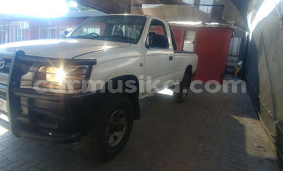 Tenga Tsaru Toyota Hilux Chena Mota in Beitbridge in Matabeleland South Tenga Tsaru Toyota Hilux Chena Mota in Beitbridge in Matabeleland South
