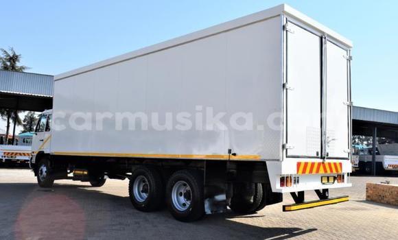 Acheter Occasion Utilitaire Nissan UD Blanc à Beitbridge, Matabeleland South Acheter Occasion Utilitaire Nissan UD Blanc à Beitbridge, Matabeleland South