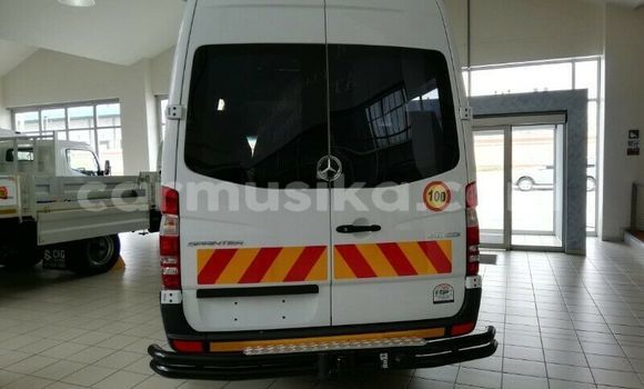 Tenga Tsaru Mercedes‒Benz S–Class Chena Mota in Beitbridge in Matabeleland South Tenga Tsaru Mercedes‒Benz S–Class Chena Mota in Beitbridge in Matabeleland South