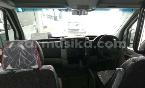 Tenga Tsaru Mercedes‒Benz S–Class Chena Mota in Beitbridge in Matabeleland South Tenga Tsaru Mercedes‒Benz S–Class Chena Mota in Beitbridge in Matabeleland South