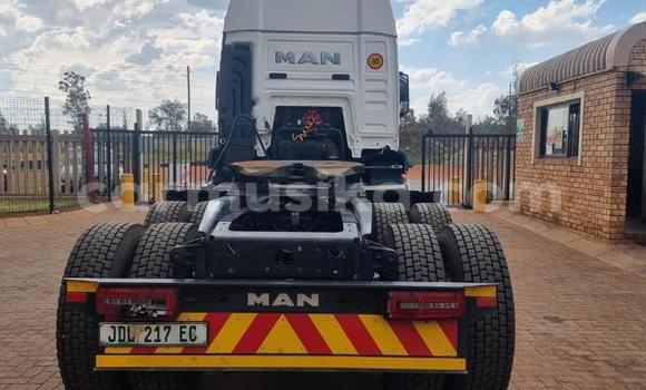 Acheter Occasion Utilitaire Man D20 Blanc à Chinhoyi, Mashonaland West Acheter Occasion Utilitaire Man D20 Blanc à Chinhoyi, Mashonaland West