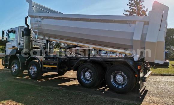 Acheter Occasion Utilitaire Mercedes‒Benz Atego Blanc à Harare, Harare Acheter Occasion Utilitaire Mercedes‒Benz Atego Blanc à Harare, Harare
