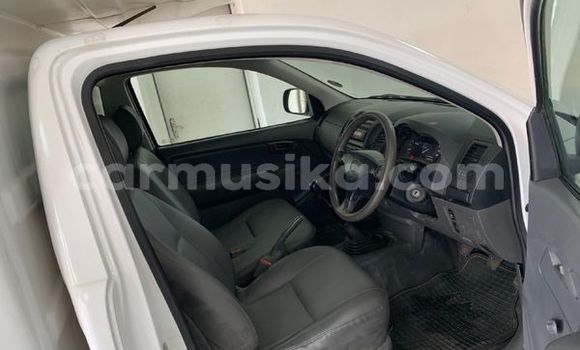 Nunua Ilio tumika Toyota Hilux Nyeupe Gari ndani ya Beitbridge nchini Matabeleland Kusini Nunua Ilio tumika Toyota Hilux Nyeupe Gari ndani ya Beitbridge nchini Matabeleland Kusini