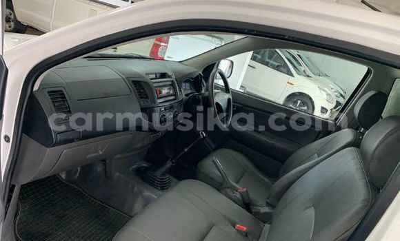 Nunua Ilio tumika Toyota Hilux Nyeupe Gari ndani ya Beitbridge nchini Matabeleland Kusini Nunua Ilio tumika Toyota Hilux Nyeupe Gari ndani ya Beitbridge nchini Matabeleland Kusini