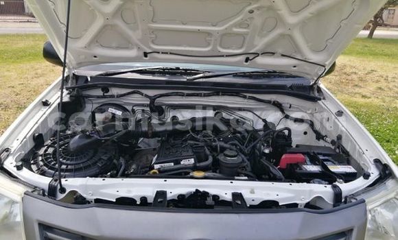 Buy Used Toyota Hilux White Car in Beitbridge in Matabeleland South Buy Used Toyota Hilux White Car in Beitbridge in Matabeleland South