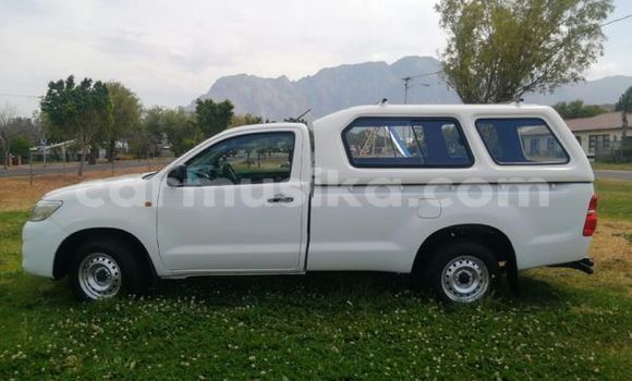 Buy Used Toyota Hilux White Car in Beitbridge in Matabeleland South Buy Used Toyota Hilux White Car in Beitbridge in Matabeleland South