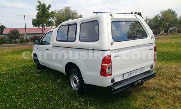 Buy Used Toyota Hilux White Car in Beitbridge in Matabeleland South Buy Used Toyota Hilux White Car in Beitbridge in Matabeleland South