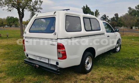 Buy Used Toyota Hilux White Car in Beitbridge in Matabeleland South Buy Used Toyota Hilux White Car in Beitbridge in Matabeleland South