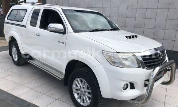 Buy Used Toyota Hilux White Car in Beitbridge in Matabeleland South