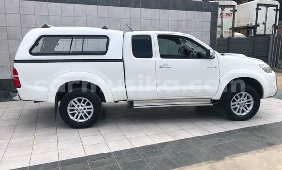 Nunua Ilio tumika Toyota Hilux Nyeupe Gari ndani ya Beitbridge nchini Matabeleland Kusini Nunua Ilio tumika Toyota Hilux Nyeupe Gari ndani ya Beitbridge nchini Matabeleland Kusini
