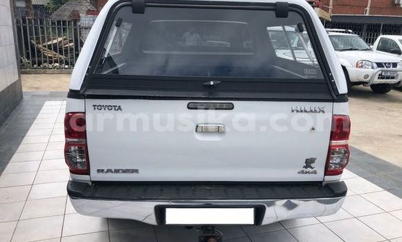 Nunua Ilio tumika Toyota Hilux Nyeupe Gari ndani ya Beitbridge nchini Matabeleland Kusini Nunua Ilio tumika Toyota Hilux Nyeupe Gari ndani ya Beitbridge nchini Matabeleland Kusini