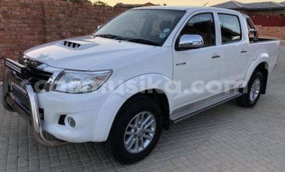 Buy Used Toyota Hilux White Car in Beitbridge in Matabeleland South