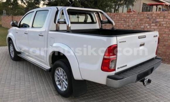 Buy Used Toyota Hilux White Car in Beitbridge in Matabeleland South Buy Used Toyota Hilux White Car in Beitbridge in Matabeleland South