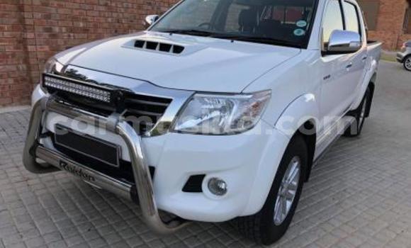 Buy Used Toyota Hilux White Car in Beitbridge in Matabeleland South Buy Used Toyota Hilux White Car in Beitbridge in Matabeleland South