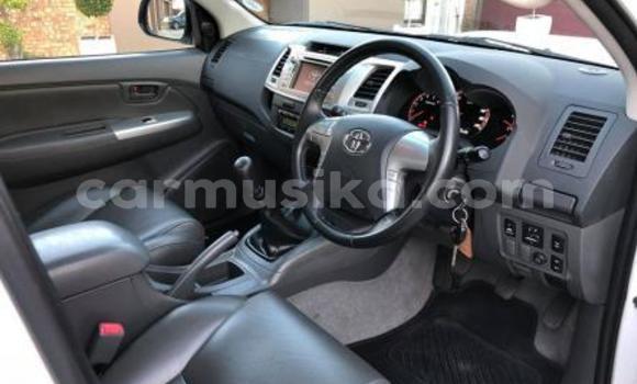 Buy Used Toyota Hilux White Car in Beitbridge in Matabeleland South Buy Used Toyota Hilux White Car in Beitbridge in Matabeleland South