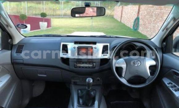 Buy Used Toyota Hilux White Car in Beitbridge in Matabeleland South Buy Used Toyota Hilux White Car in Beitbridge in Matabeleland South