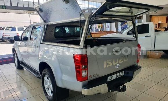Nunua Ilio tumika Isuzu D–MAX Fedha Gari ndani ya Beitbridge nchini Matabeleland Kusini Nunua Ilio tumika Isuzu D–MAX Fedha Gari ndani ya Beitbridge nchini Matabeleland Kusini