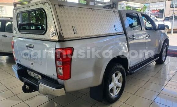 Nunua Ilio tumika Isuzu D–MAX Fedha Gari ndani ya Beitbridge nchini Matabeleland Kusini Nunua Ilio tumika Isuzu D–MAX Fedha Gari ndani ya Beitbridge nchini Matabeleland Kusini