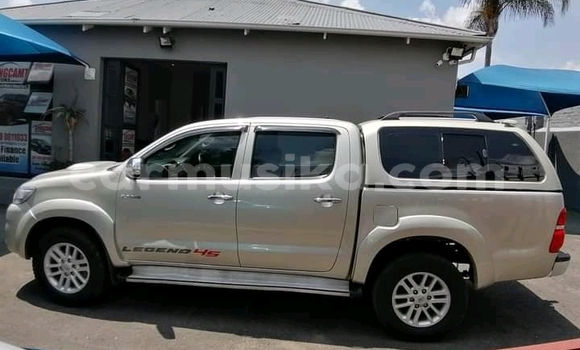 Buy Used Toyota Hilux Silver Car in Beitbridge in Matabeleland South