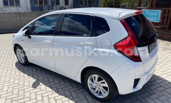 Buy Used Honda Jazz White Car in Beitbridge in Matabeleland South Buy Used Honda Jazz White Car in Beitbridge in Matabeleland South