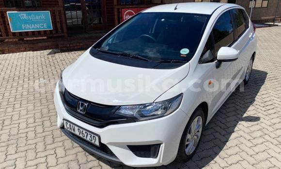 Buy Used Honda Jazz White Car in Beitbridge in Matabeleland South Buy Used Honda Jazz White Car in Beitbridge in Matabeleland South