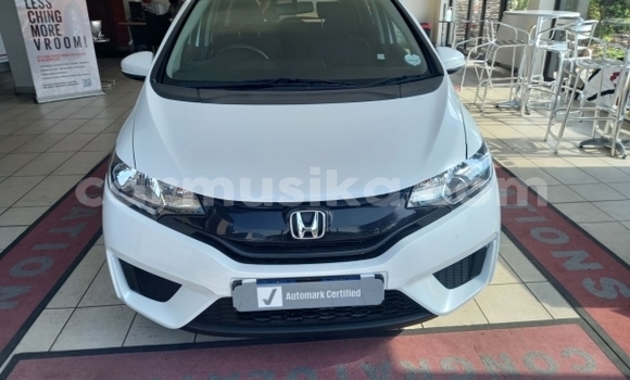 Buy Used Honda Brio White Car in Beitbridge in Matabeleland South Buy Used Honda Brio White Car in Beitbridge in Matabeleland South