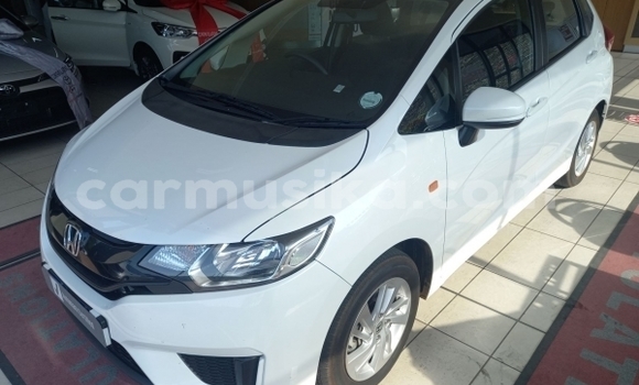 Buy Used Honda Brio White Car in Beitbridge in Matabeleland South Buy Used Honda Brio White Car in Beitbridge in Matabeleland South