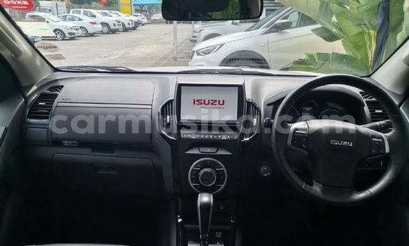 Buy Used Isuzu MU-X Red Car in Beitbridge in Matabeleland South Buy Used Isuzu MU-X Red Car in Beitbridge in Matabeleland South