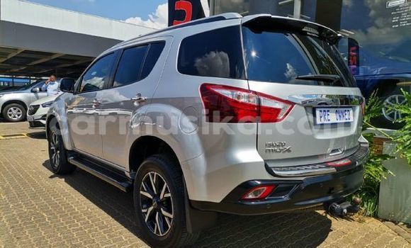 Buy Used Isuzu MU-X Red Car in Beitbridge in Matabeleland South Buy Used Isuzu MU-X Red Car in Beitbridge in Matabeleland South