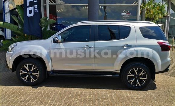 Buy Used Isuzu MU-X Red Car in Beitbridge in Matabeleland South Buy Used Isuzu MU-X Red Car in Beitbridge in Matabeleland South