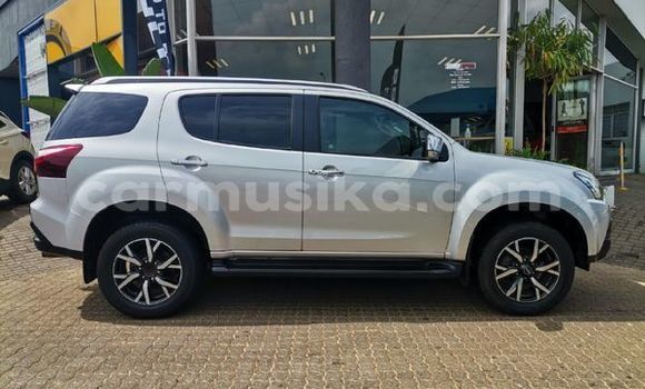 Buy Used Isuzu MU-X Red Car in Beitbridge in Matabeleland South Buy Used Isuzu MU-X Red Car in Beitbridge in Matabeleland South