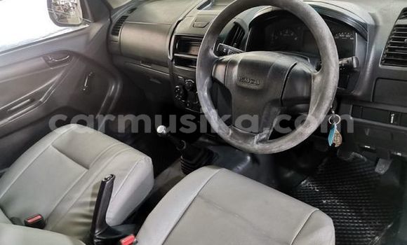 Tenga Tsaru Isuzu KB Chena Mota in Beitbridge in Matabeleland South Tenga Tsaru Isuzu KB Chena Mota in Beitbridge in Matabeleland South