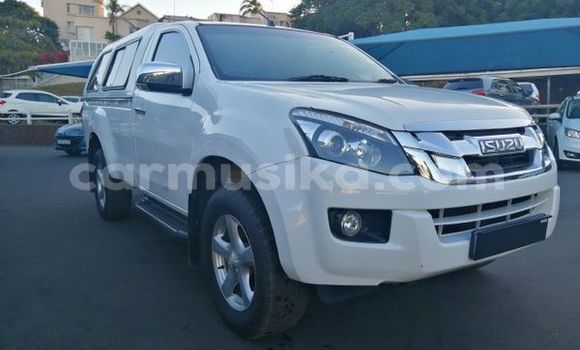 Buy Used Isuzu KB White Car in Beitbridge in Matabeleland South