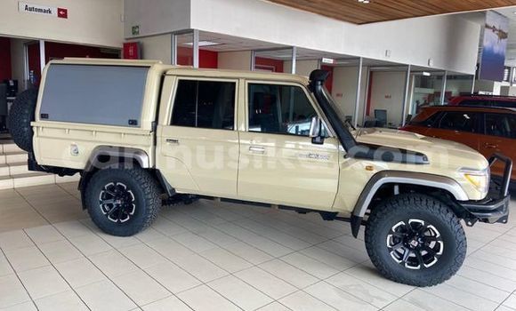 Tenga Tsaru Toyota Land Cruiser Bhurawuni Mota in Beitbridge in Matabeleland South Tenga Tsaru Toyota Land Cruiser Bhurawuni Mota in Beitbridge in Matabeleland South