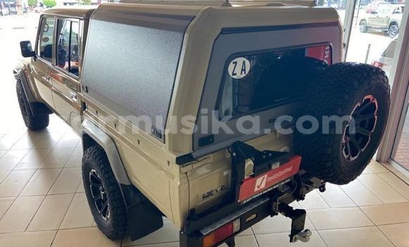 Tenga Tsaru Toyota Land Cruiser Bhurawuni Mota in Beitbridge in Matabeleland South Tenga Tsaru Toyota Land Cruiser Bhurawuni Mota in Beitbridge in Matabeleland South