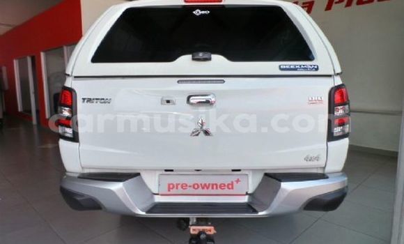 Nunua Ilio tumika Mitsubishi Triton Nyeupe Gari ndani ya Beitbridge nchini Matabeleland Kusini Nunua Ilio tumika Mitsubishi Triton Nyeupe Gari ndani ya Beitbridge nchini Matabeleland Kusini