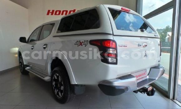 Nunua Ilio tumika Mitsubishi Triton Nyeupe Gari ndani ya Beitbridge nchini Matabeleland Kusini Nunua Ilio tumika Mitsubishi Triton Nyeupe Gari ndani ya Beitbridge nchini Matabeleland Kusini