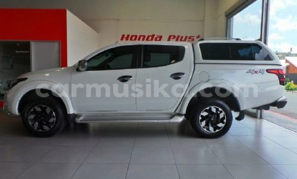 Nunua Ilio tumika Mitsubishi Triton Nyeupe Gari ndani ya Beitbridge nchini Matabeleland Kusini Nunua Ilio tumika Mitsubishi Triton Nyeupe Gari ndani ya Beitbridge nchini Matabeleland Kusini