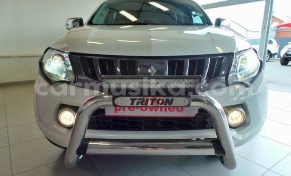 Nunua Ilio tumika Mitsubishi Triton Nyeupe Gari ndani ya Beitbridge nchini Matabeleland Kusini Nunua Ilio tumika Mitsubishi Triton Nyeupe Gari ndani ya Beitbridge nchini Matabeleland Kusini