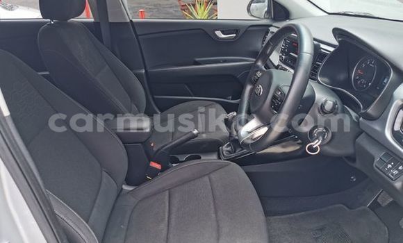 Nunua Ilio tumika Kia Rio Fedha Gari ndani ya Beitbridge nchini Matabeleland Kusini Nunua Ilio tumika Kia Rio Fedha Gari ndani ya Beitbridge nchini Matabeleland Kusini