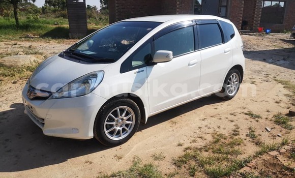 Buy Import Honda Fit White Car in Harare in Harare Buy Import Honda Fit White Car in Harare in Harare
