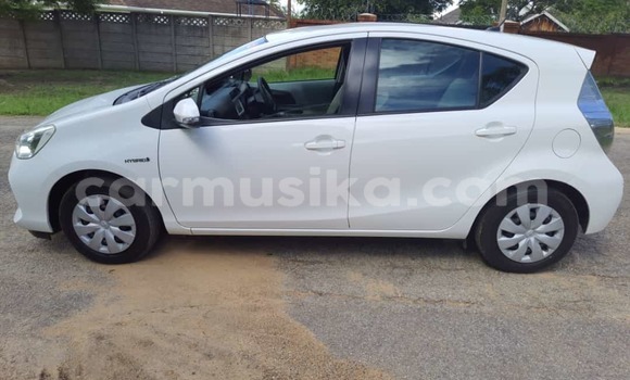 Acheter Import Voiture Toyota Aqua Blanc à Harare, Harare Acheter Import Voiture Toyota Aqua Blanc à Harare, Harare