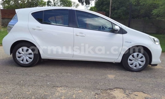 Acheter Import Voiture Toyota Aqua Blanc à Harare, Harare Acheter Import Voiture Toyota Aqua Blanc à Harare, Harare