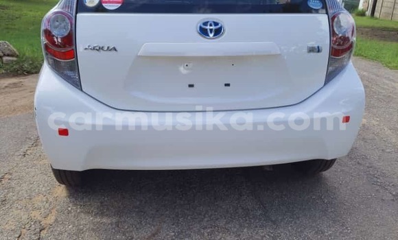 Acheter Import Voiture Toyota Aqua Blanc à Harare, Harare Acheter Import Voiture Toyota Aqua Blanc à Harare, Harare