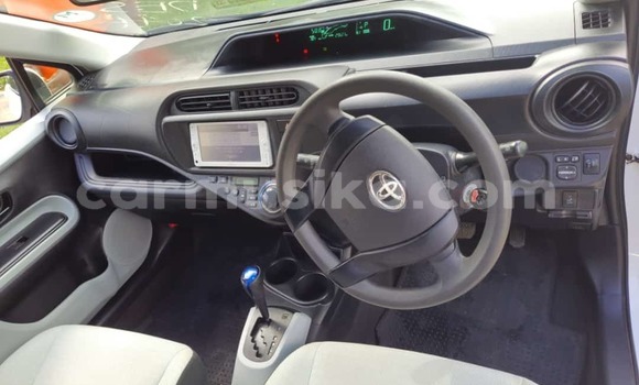 Acheter Import Voiture Toyota Aqua Blanc à Harare, Harare Acheter Import Voiture Toyota Aqua Blanc à Harare, Harare