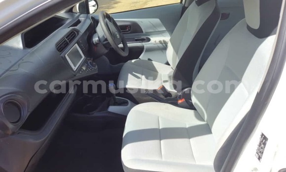 Acheter Import Voiture Toyota Aqua Blanc à Harare, Harare Acheter Import Voiture Toyota Aqua Blanc à Harare, Harare