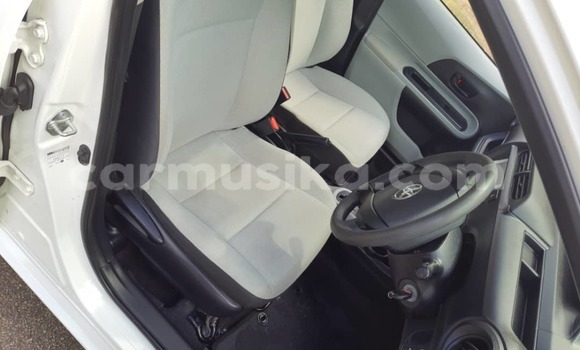 Acheter Import Voiture Toyota Aqua Blanc à Harare, Harare Acheter Import Voiture Toyota Aqua Blanc à Harare, Harare