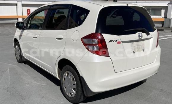 Buy Used Honda Fit White Car in Beitbridge in Matabeleland South Buy Used Honda Fit White Car in Beitbridge in Matabeleland South