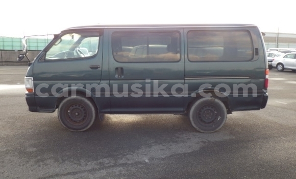Buy Used Toyota Hiace Green Car in Beitbridge in Matabeleland South Buy Used Toyota Hiace Green Car in Beitbridge in Matabeleland South